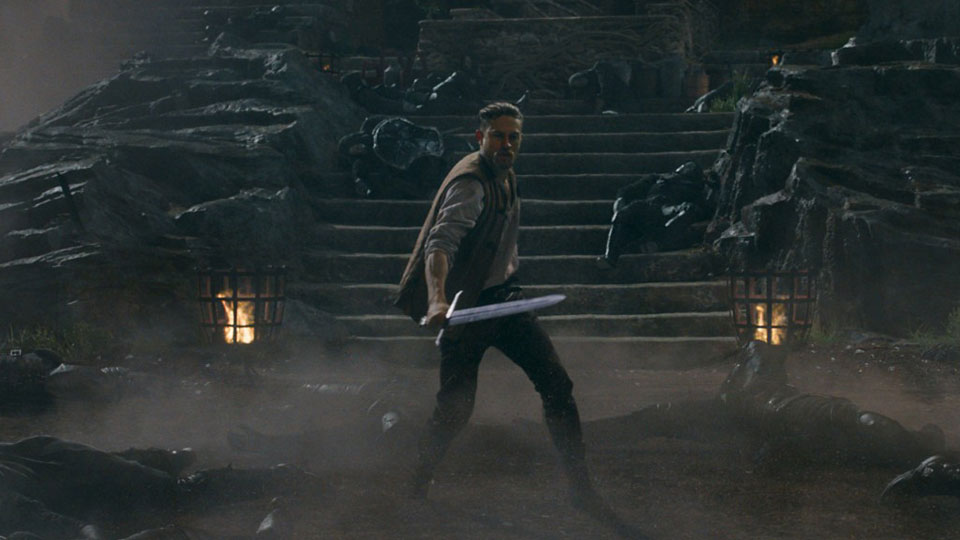 Doch als das mächtige Schwert Excalibur in seinen Besitz gelangt, wird er mit seinem Schicksal konfrontiert.