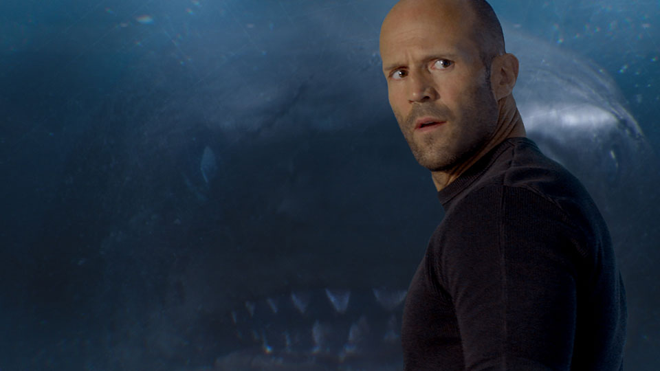 Im Action Spektakel MEG bekommt es Jason Statham mit einem blutigen Urzeit-Hai zu tun: