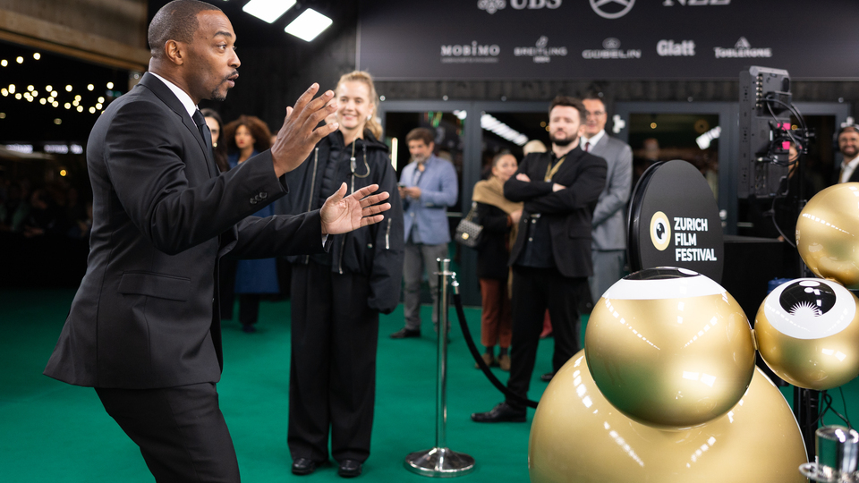 Ganz schön verspielt, Mr. Mackie - kein Wunder, denn sein Film DESERT WARRIOR hatte am ZFF Weltpremiere. © Andreas Rentz